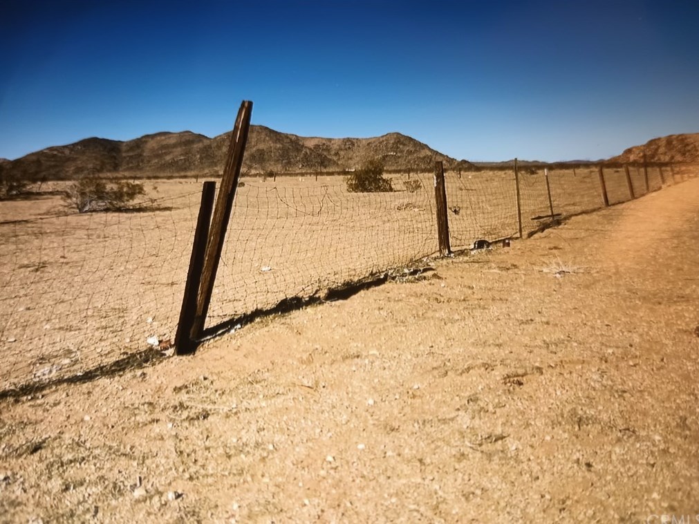 34200 Waalew Rd, Lucerne Valley, CA 92356