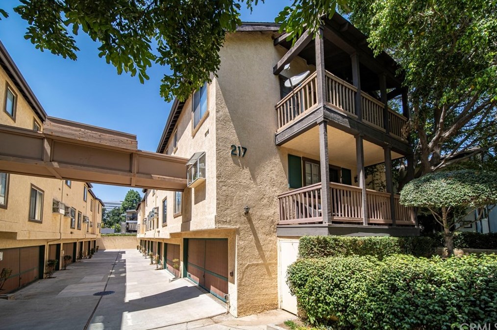 217 Catalina Ave, Pasadena, CA 91106-5001