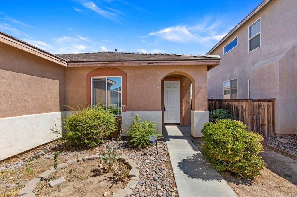 9421 Dragon Tree Dr, Hesperia, CA 92344-0034