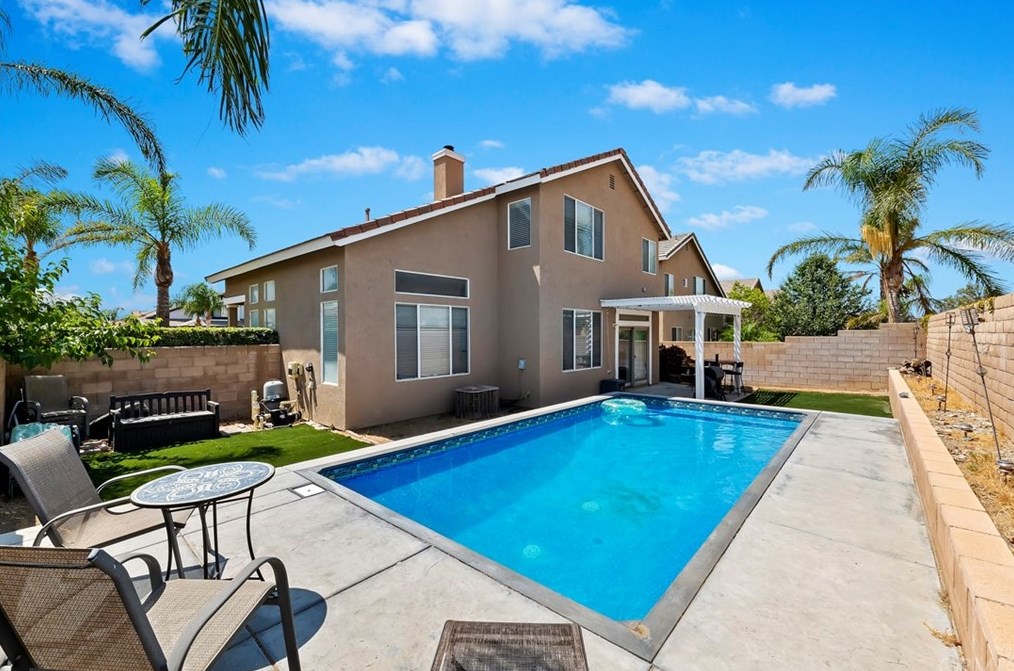 14938 Fox Rdg Dr, Fontana CA 92336-1103 exterior