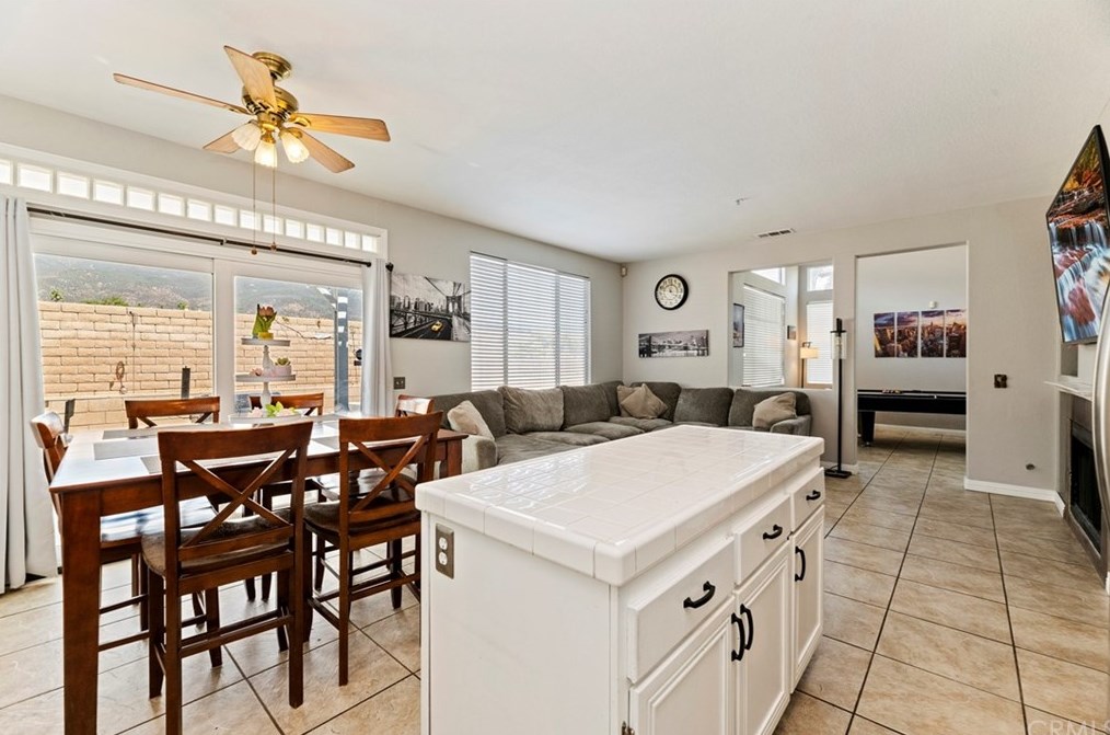 14938 Fox Rdg Dr, Fontana CA 92336-1103 exterior