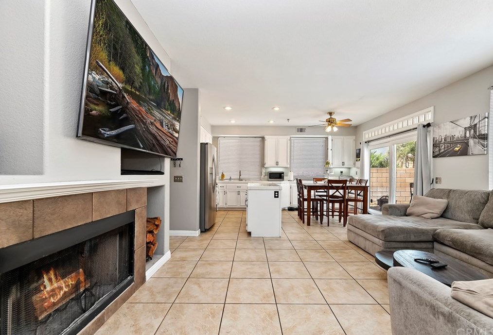 14938 Fox Rdg Dr, Fontana CA 92336-1103 exterior