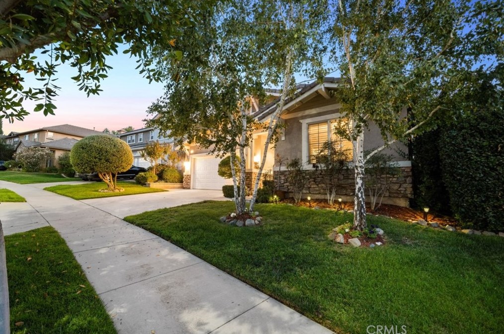 25361 Singleleaf St, Corona, CA 92883-3049