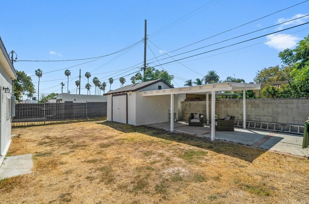 1834 84th St, Los Angeles CA  90001-4013 exterior