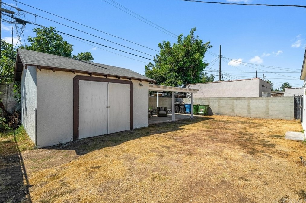 1834 84th St, Los Angeles CA  90001-4013 exterior