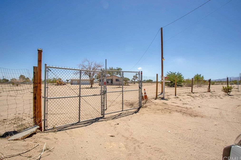 13779 Rapture Rd, Phelan, CA 92371-9579