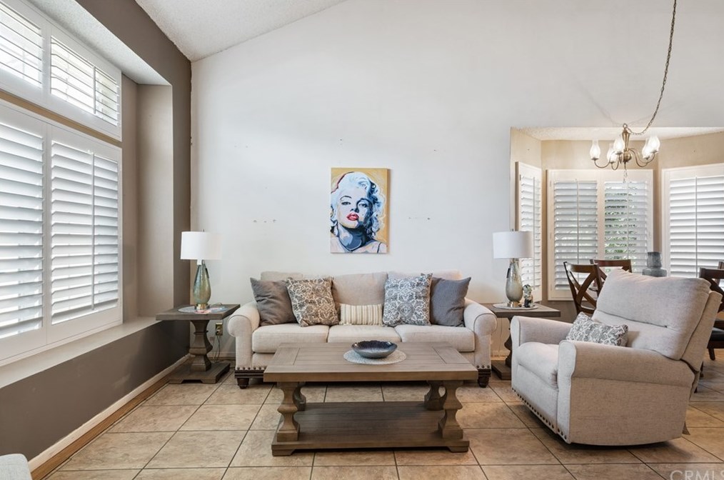 6751 Kempster Ct, Fontana, CA 92336-1574