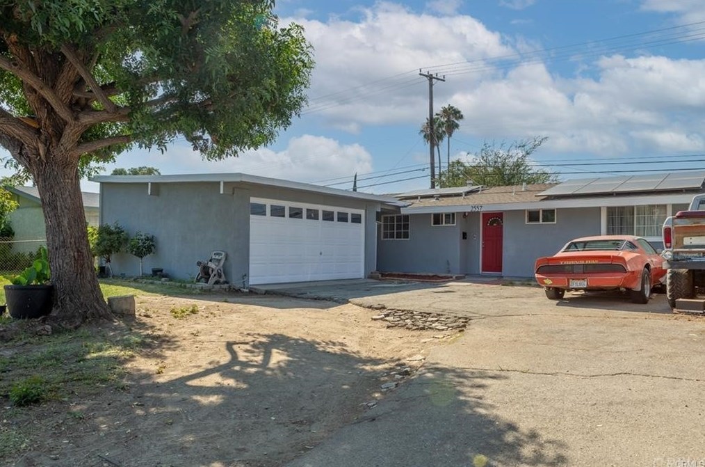 2557 Barjud Ave, Pomona, CA 91768-2726