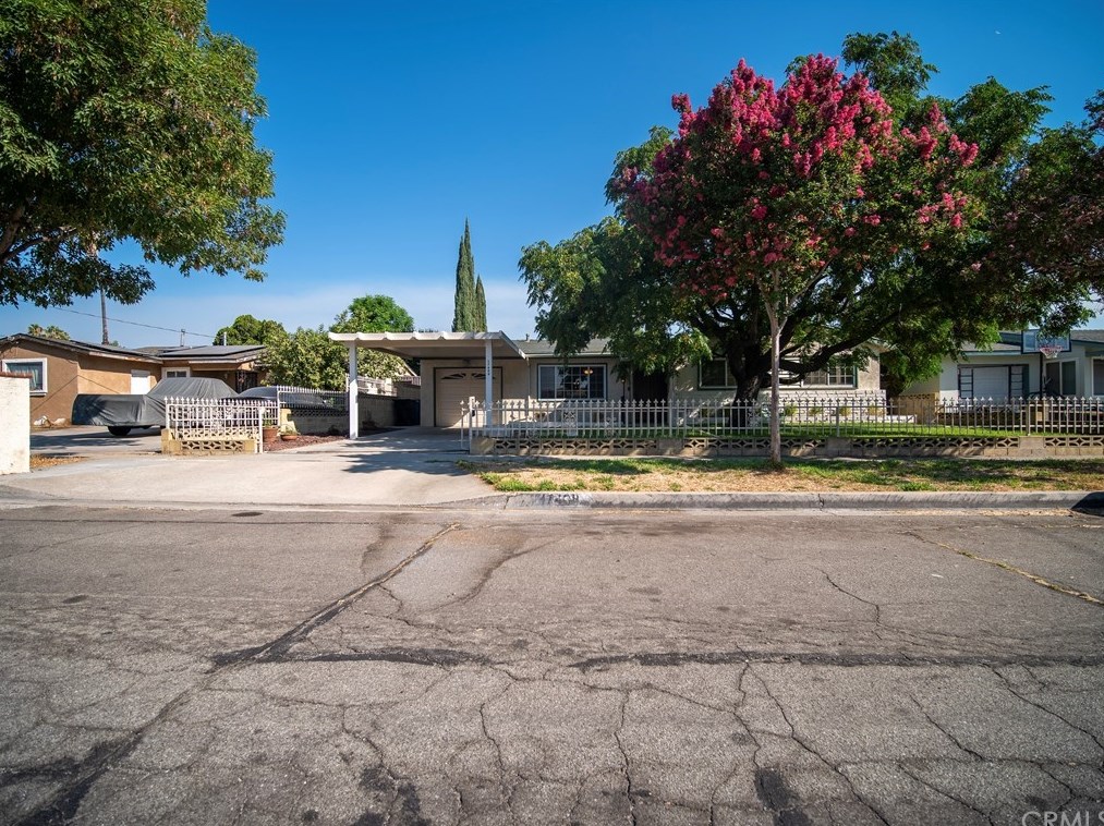 17408 Holly Dr, Fontana, CA 92335-5941