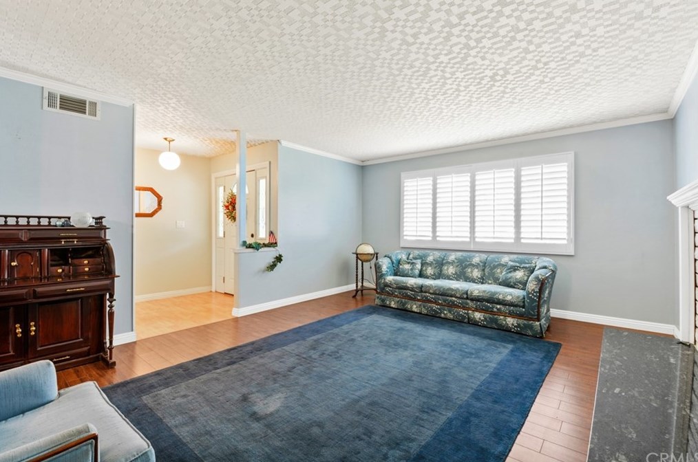 9570 Del Mar Ave, Montclair, CA 91763-2532