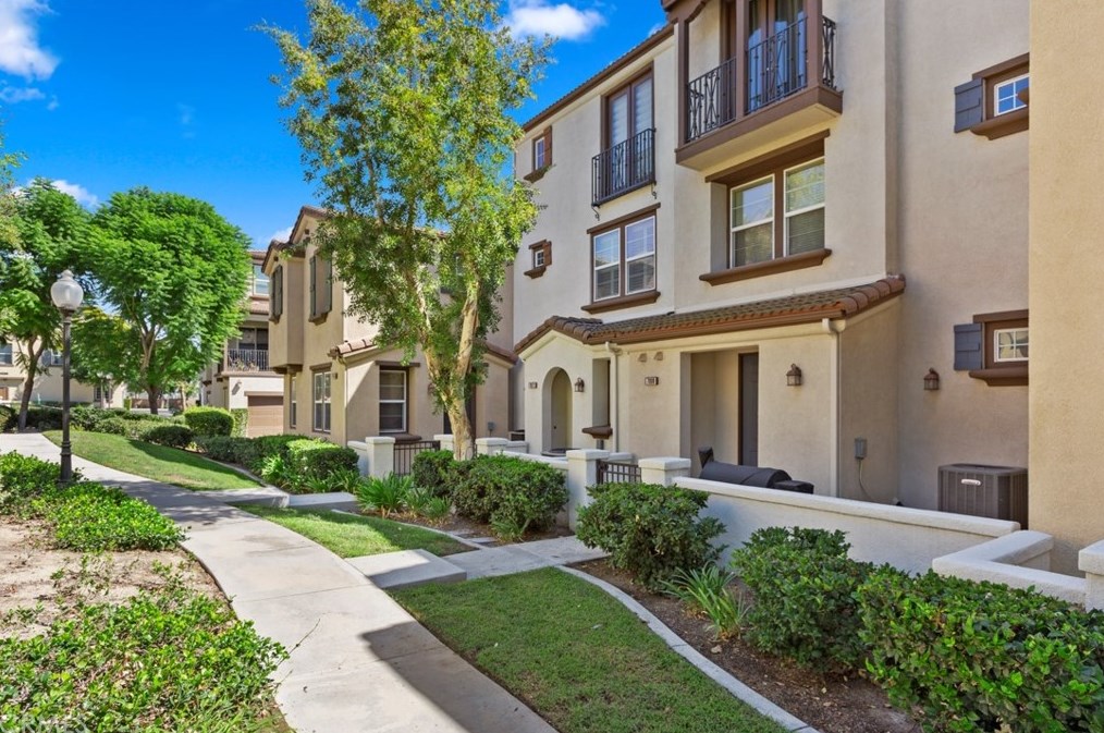 7012 Vining St, Chino, CA 91710