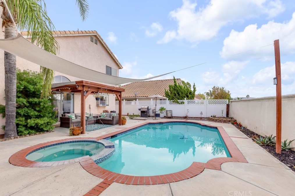 24421 Calle Tassjara, Murrieta, CA 92562-4303