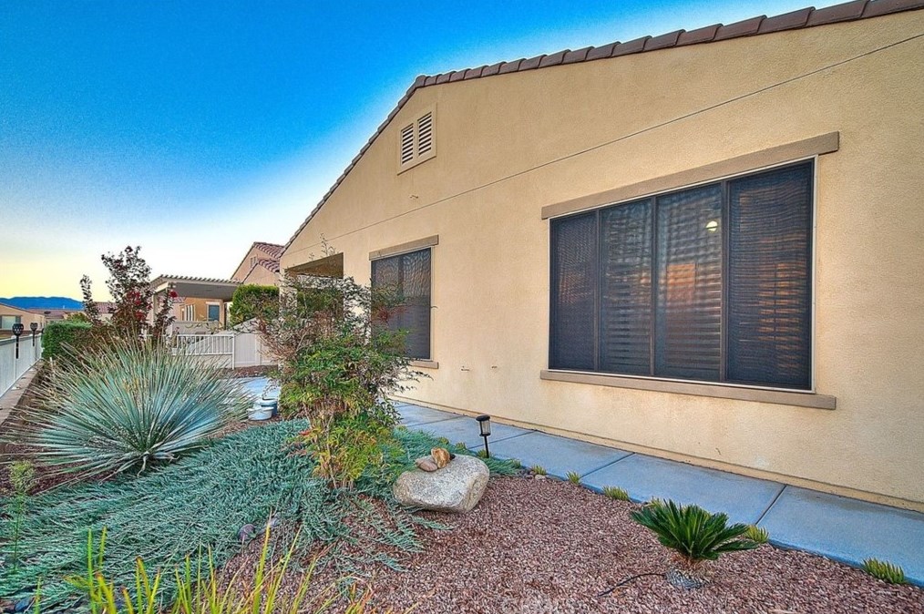 10575 Green Valley Rd, Apple Valley CA  92308-3689 exterior