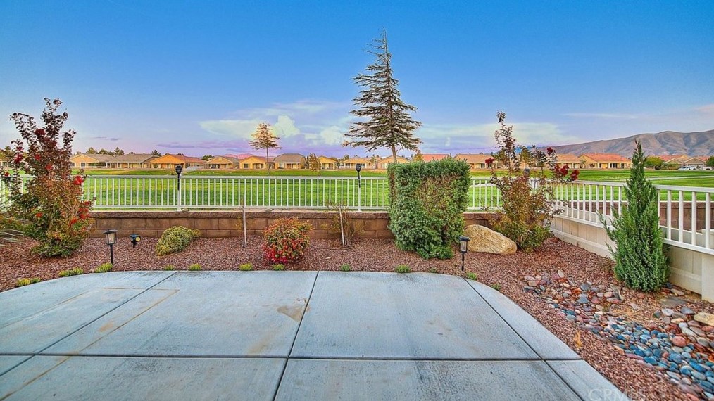 10575 Green Valley Rd, Apple Valley CA  92308-3689 exterior