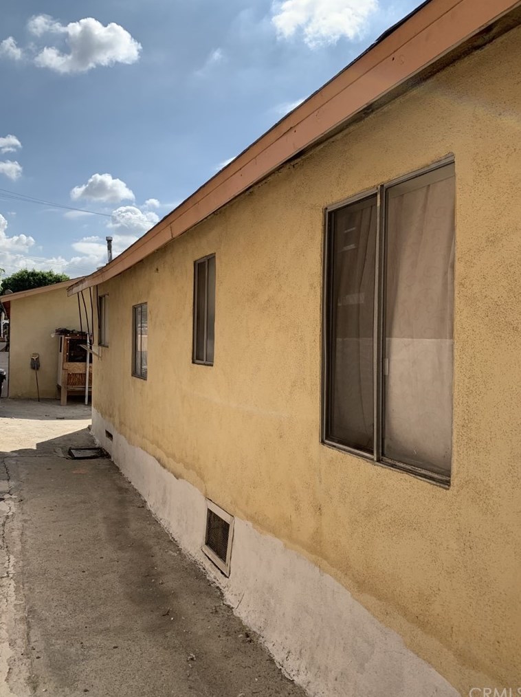 928 Record Ave, Los Angeles, CA 90063-1755
