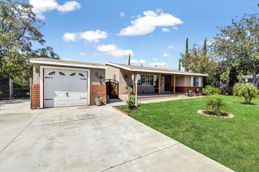 8404 Redwood Ave, Fontana, CA 92335-7002