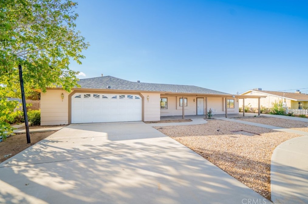 18463 Mecca St, Hesperia, CA 92345-7419