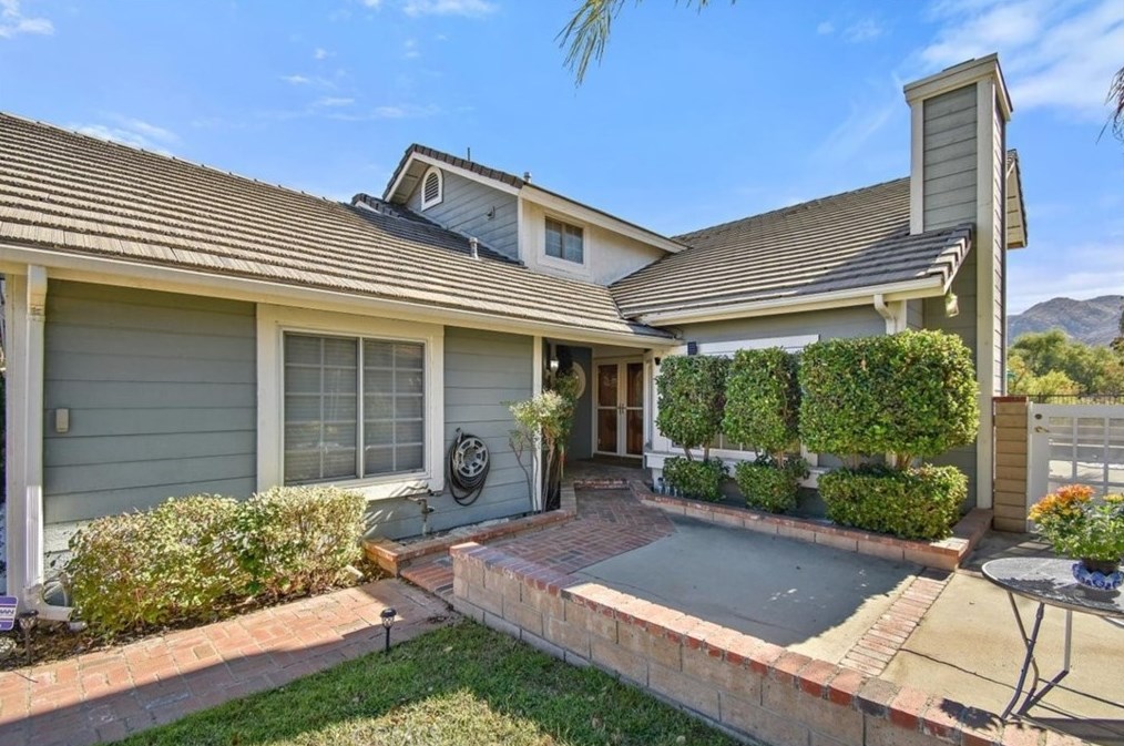 10685 Breezy Meadow Dr, Moreno Valley, CA 92557-3815