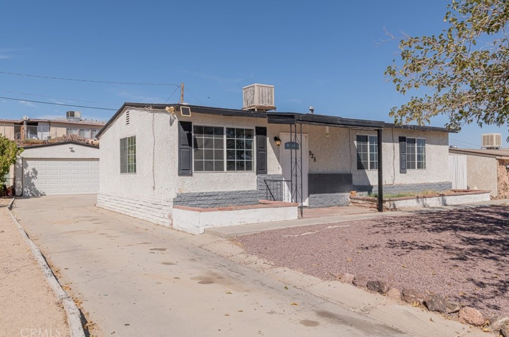 925 Kelly Dr, Barstow, CA 92311-3130