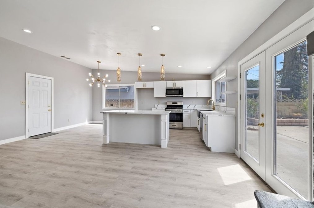 17885 Athol St, Fontana CA  92335-5127 exterior