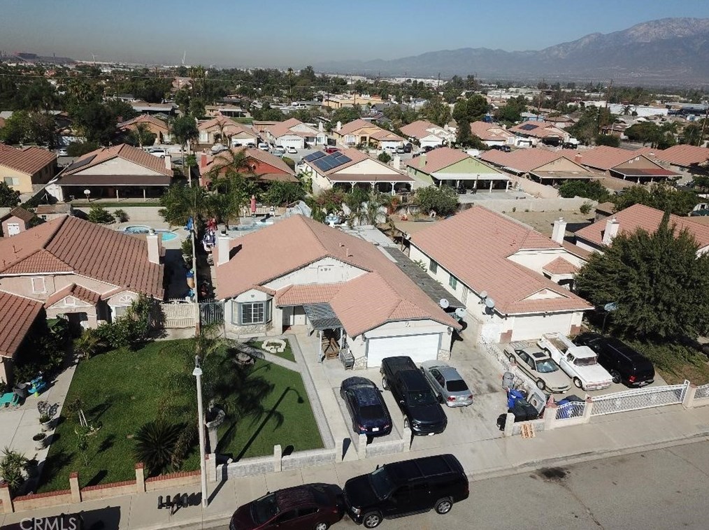 8956 Larkspur Dr, Fontana, CA 92335-1219