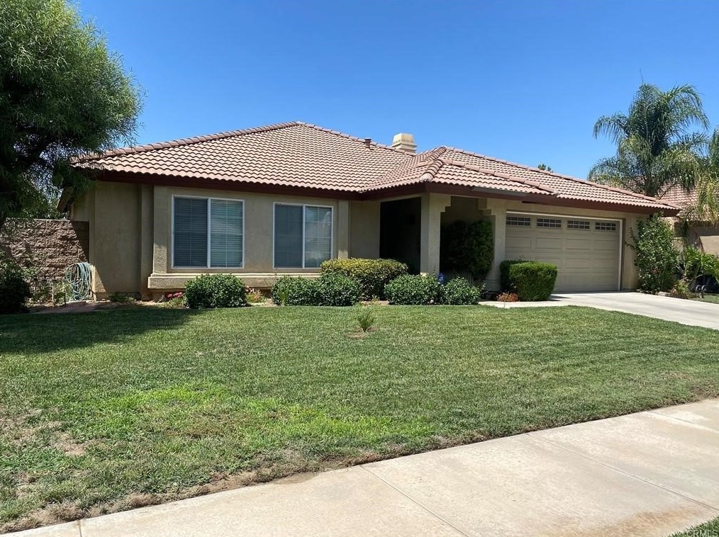 833 Empressa Ct, Hemet, CA 92543-1726