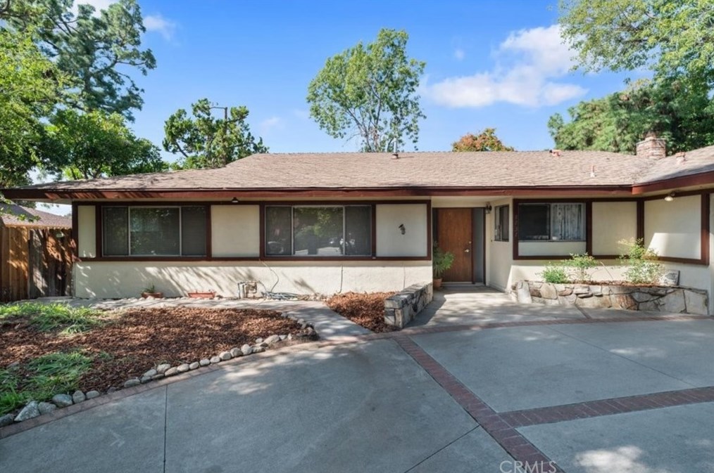 1737 Finecroft Dr, Claremont, CA 91711-2411
