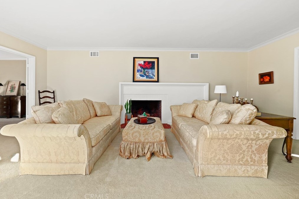 2222 Mendocino Ln, Altadena CA  91001-2816 exterior