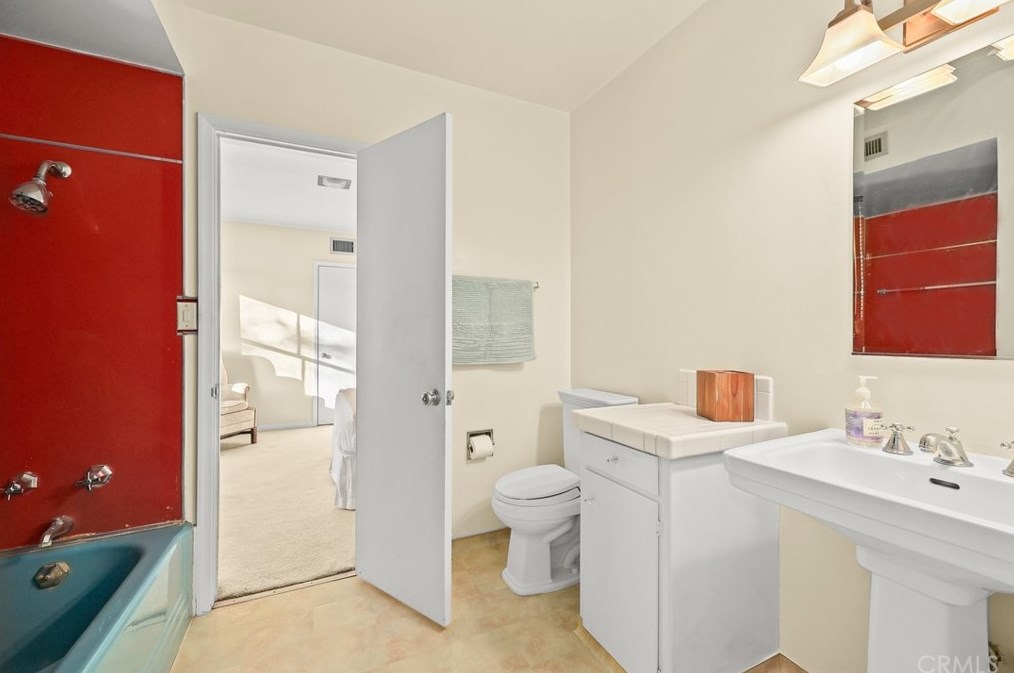 2222 Mendocino Ln, Altadena CA  91001-2816 exterior