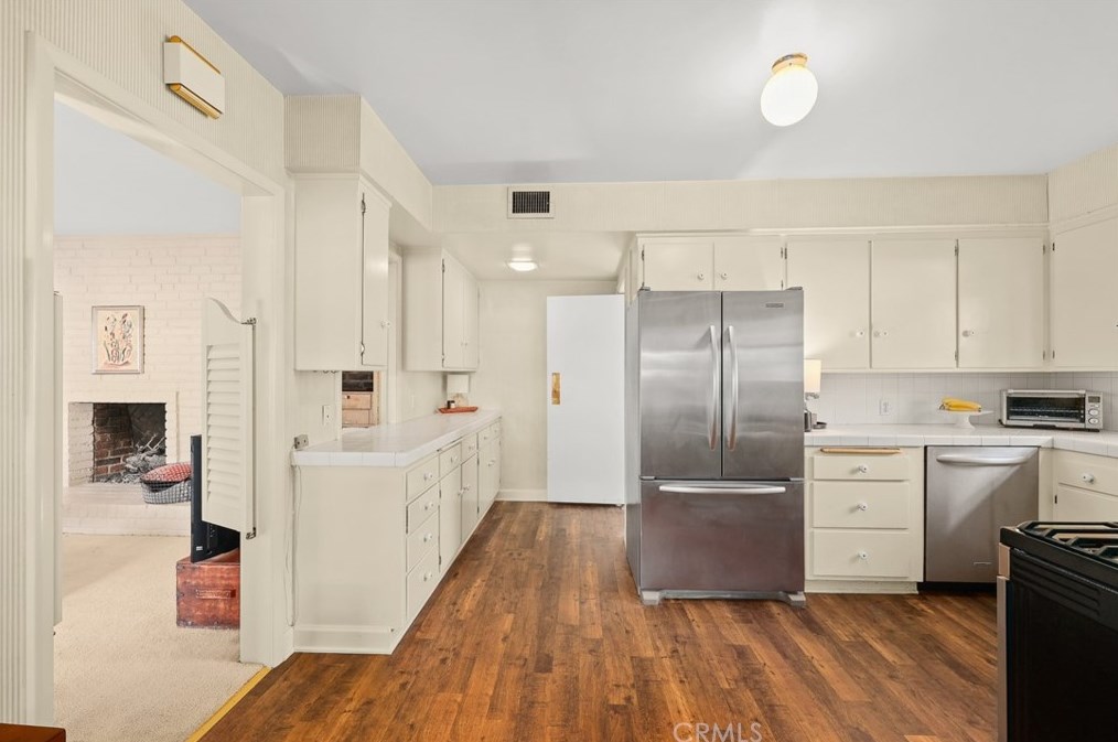 2222 Mendocino Ln, Altadena CA  91001-2816 exterior