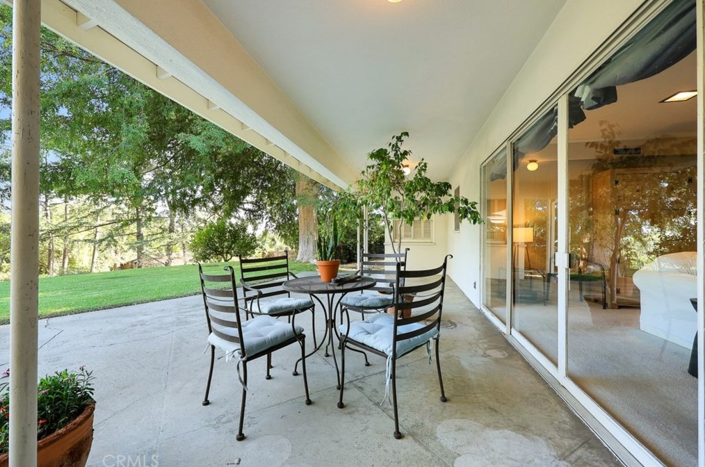 2222 Mendocino Ln, Altadena CA  91001-2816 exterior