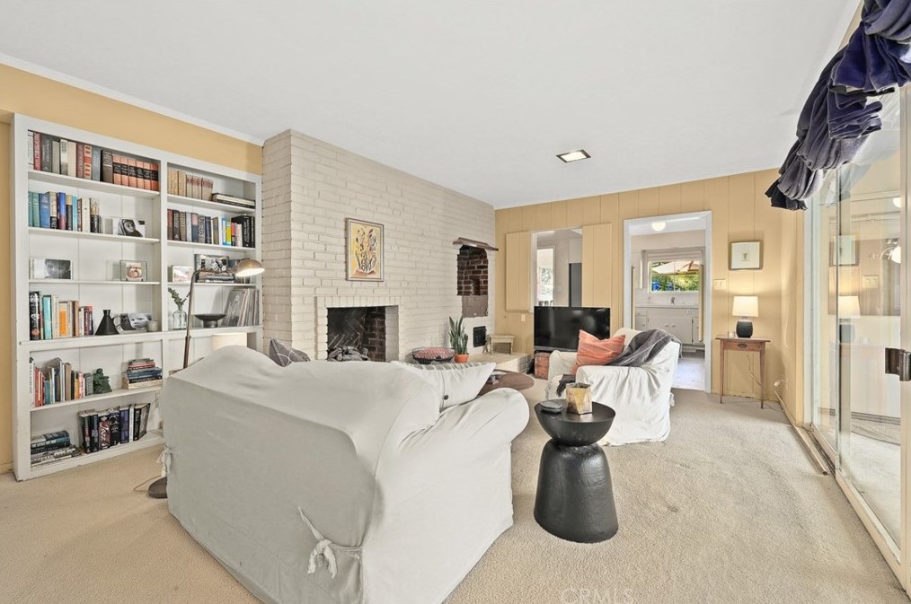 2222 Mendocino Ln, Altadena CA  91001-2816 exterior