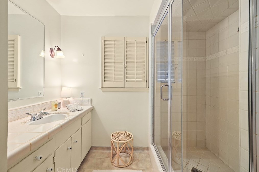 2222 Mendocino Ln, Altadena CA  91001-2816 exterior