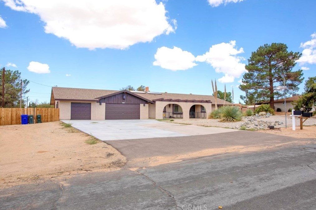19102 Tehachapi Rd, Apple Valley, CA 92307