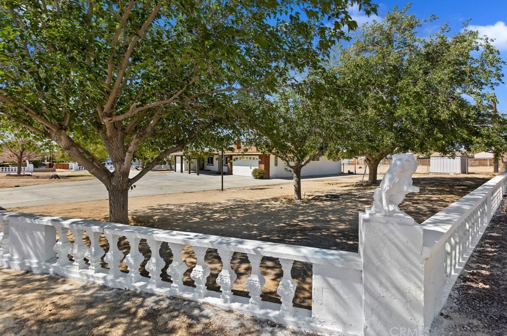 15433 Idaho Ln, Apple Valley, CA 92307-4545