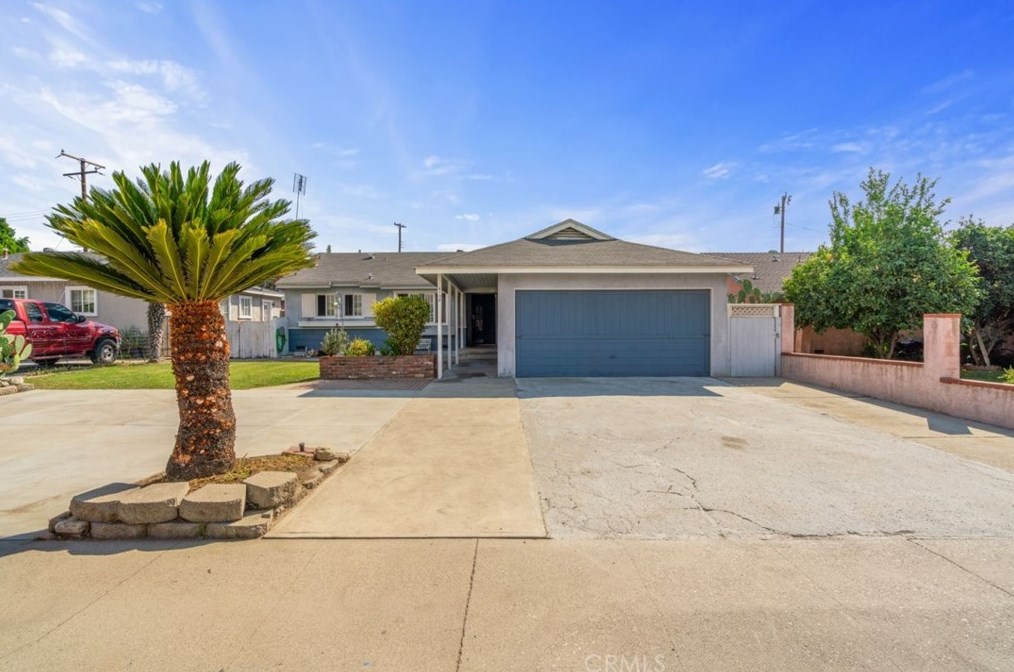 2158 Kellogg Park Dr, Pomona, CA 91768-1114