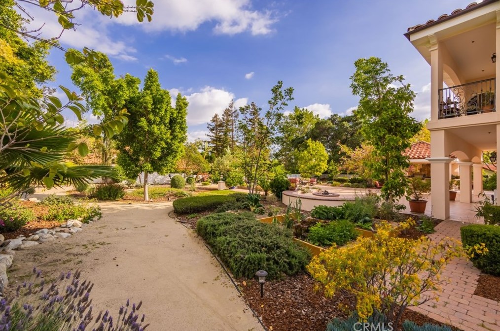 820 Deep Springs Dr, Claremont CA  91711-1402 exterior