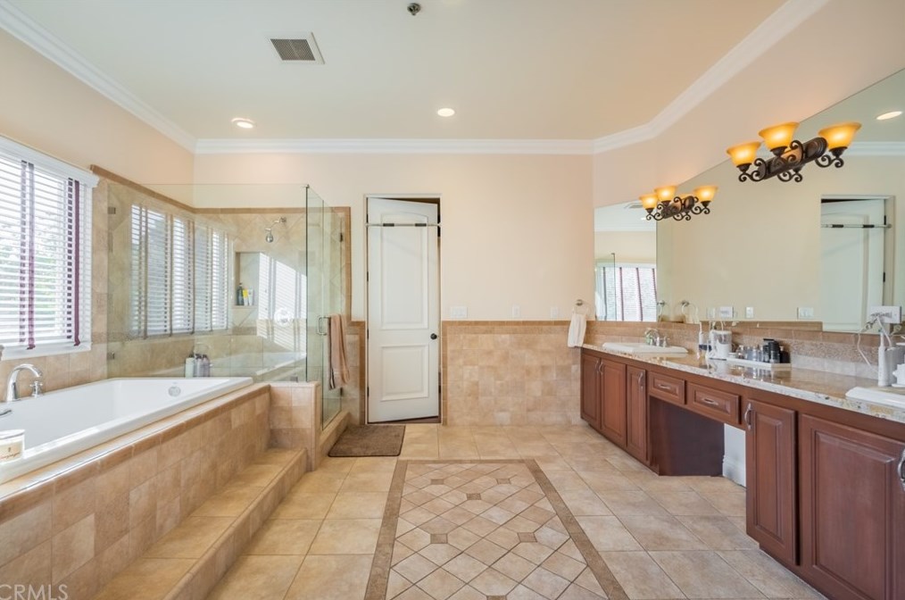 820 Deep Springs Dr, Claremont CA  91711-1402 exterior