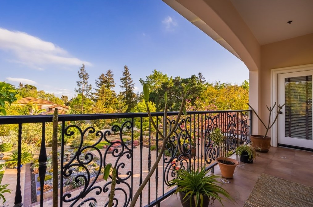 820 Deep Springs Dr, Claremont CA  91711-1402 exterior