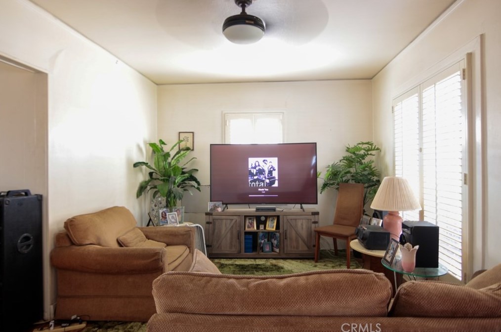 9420 Spring St, Los Angeles, CA 90003-4017