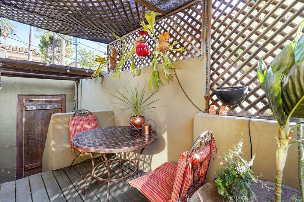 811 Maltman Ave, Los Angeles CA  90026-2711 exterior