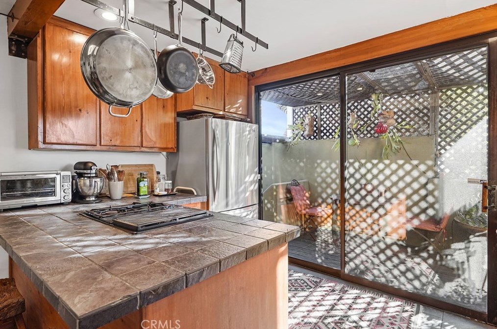 811 Maltman Ave, Los Angeles CA  90026-2711 exterior
