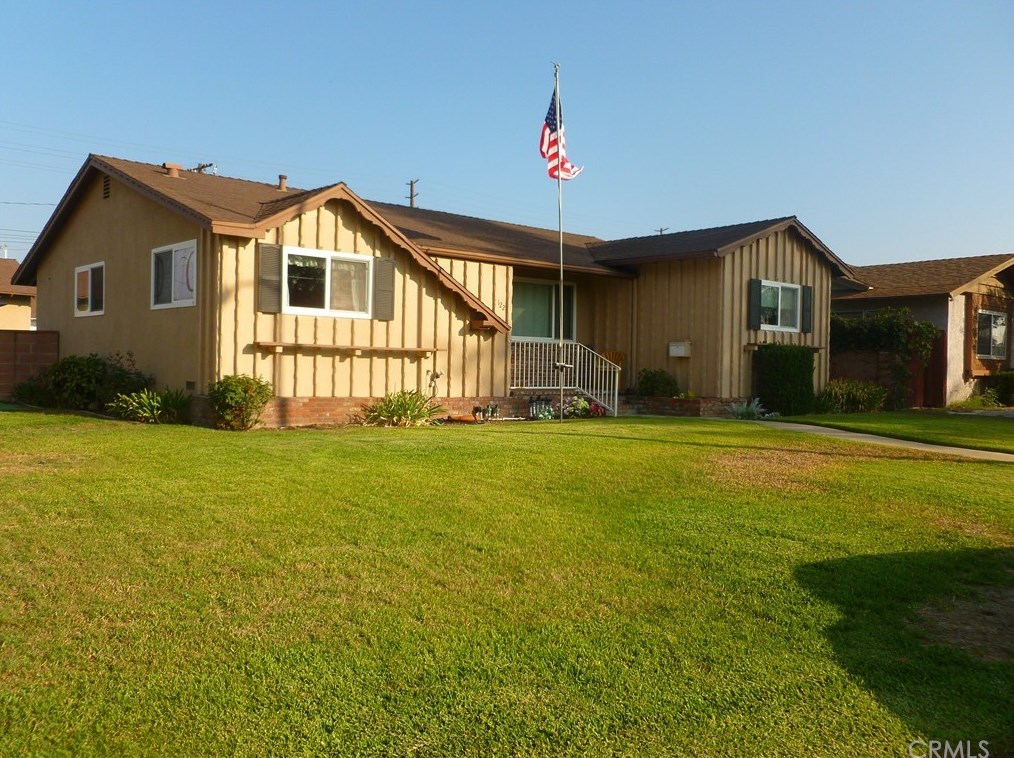 422 S Walnut Creek Pl, West Covina, CA 91791