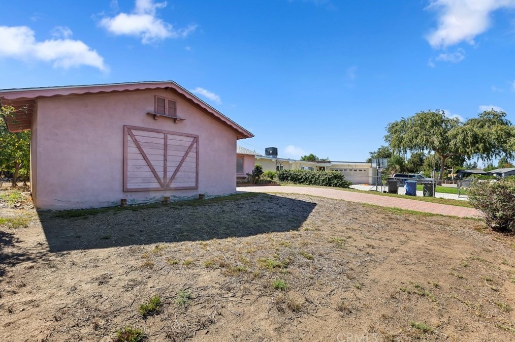 1002 Vassar St, Pomona, CA 91767-2581
