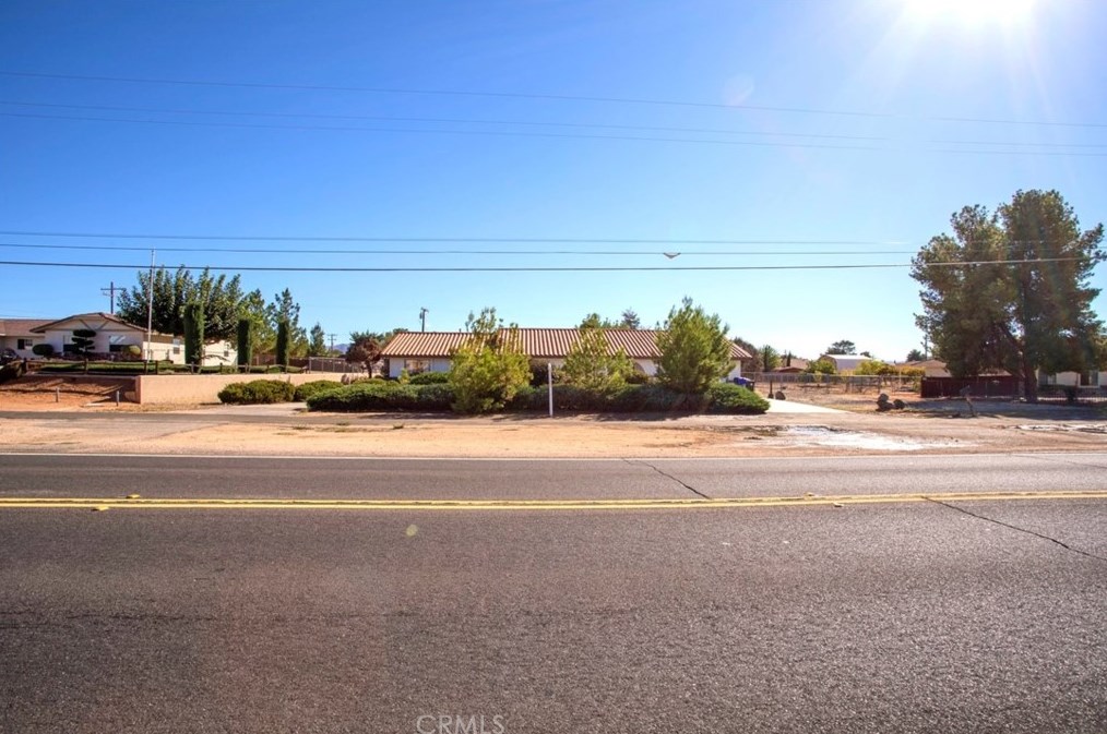 20231 Yucca Loma Rd, Apple Valley, CA 92307-5626