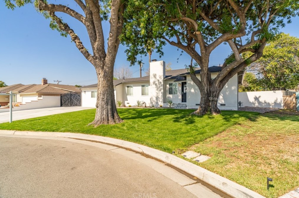 209 S Worthy Dr, Glendora, CA 91741
