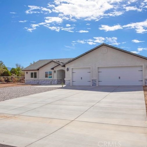 22235 Sioux Rd, Apple Valley, CA 92308-4102