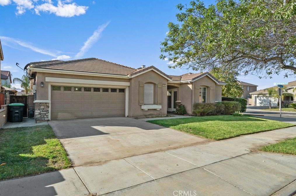 2095 Sonoran Blue Rd, Hemet, CA 92545-9379