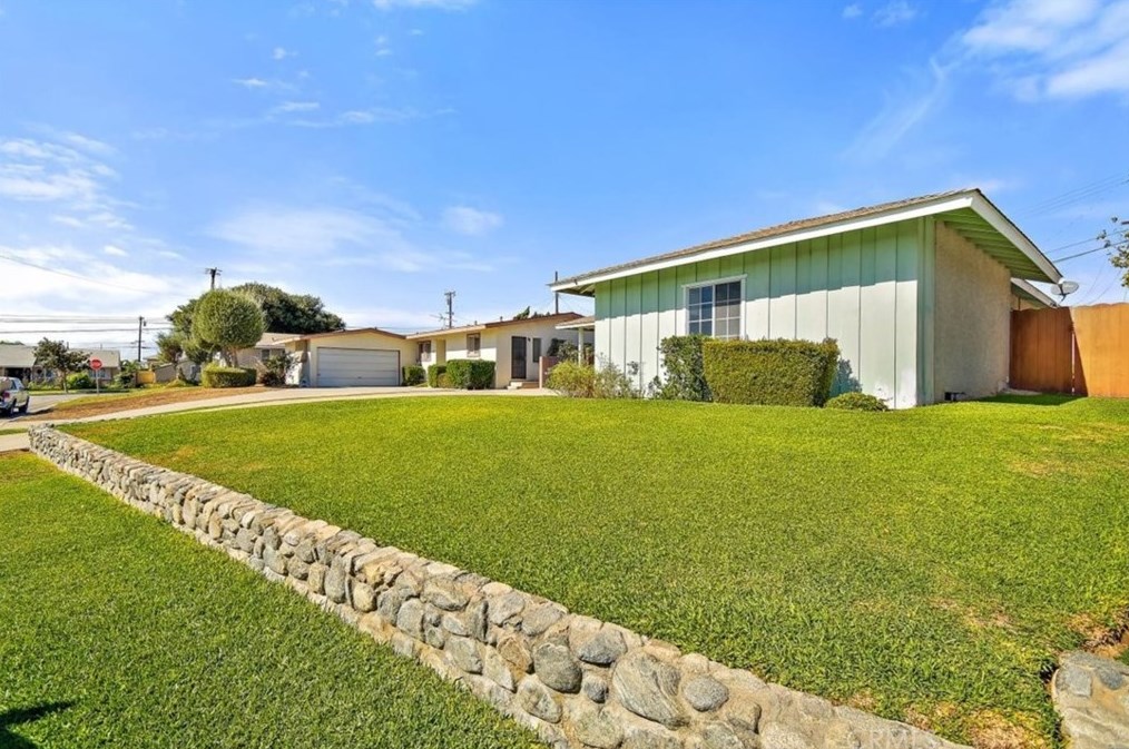 15015 Crestoak Dr, La Mirada CA  90638-4547 exterior