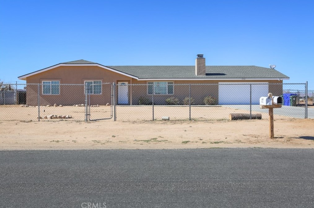 13536 Pauhaska Rd, Apple Valley, CA 92308-6667